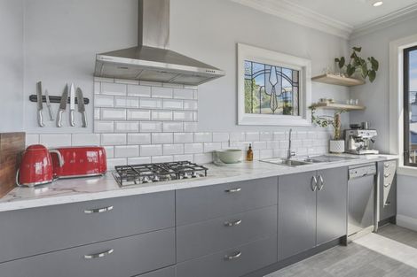 Photo of property in 11 Middleton Road, Kew, Dunedin, 9012