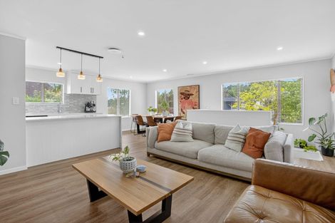 Photo of property in 17 Topliss Drive, Northcross, Auckland, 0632