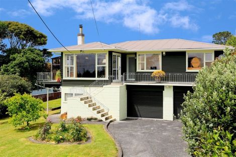 Photo of property in 11 Meadow Crescent, Te Atatu South, Auckland, 0602