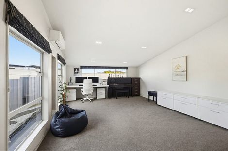 Photo of property in 7 Pikitanga Close, Tawa, Wellington, 5028