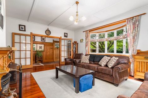 Photo of property in 6 Ross Street, Marton, 4710