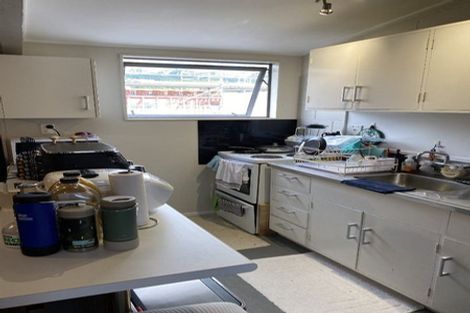 Photo of property in 21f8 Collins Avenue, Tawa, Wellington, 5028