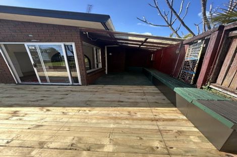 Photo of property in 19 South Lynn Road, Titirangi, Auckland, 0604
