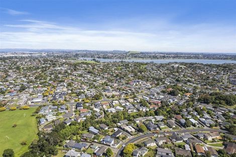 Photo of property in 73 Archmillen Avenue, Pakuranga Heights, Auckland, 2010