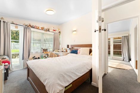 Photo of property in 6 Merville Avenue, Te Atatu South, Auckland, 0610