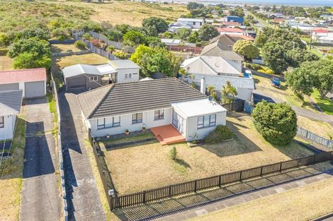 Photo of property in 86 Manuka Street, Castlecliff, Whanganui, 4501