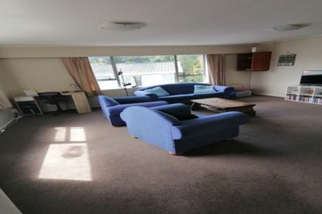 Photo of property in 32 Glanmire Road, Newlands, Wellington, 6037