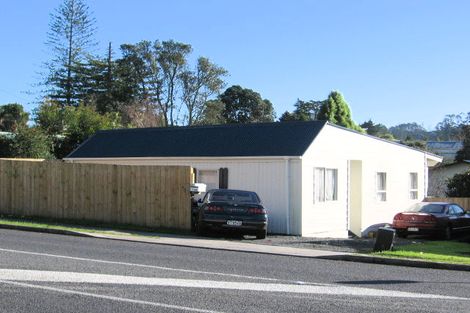 Photo of property in 2/729 Swanson Road, Swanson, Auckland, 0612