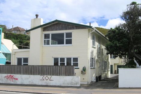 Photo of property in 304 The Esplanade, Island Bay, Wellington, 6023