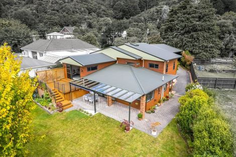 Photo of property in 45 Hine Road, Wainuiomata, Lower Hutt, 5014