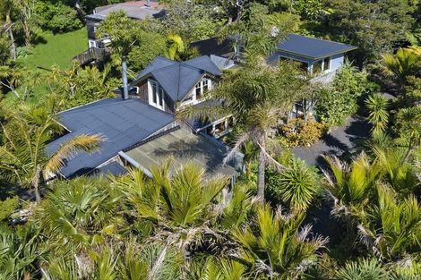 Photo of property in 5 Rayner Road, Piha, New Lynn, 0772