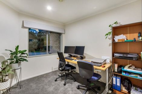 Photo of property in 12 Hawke Place, Pukekohe, 2120