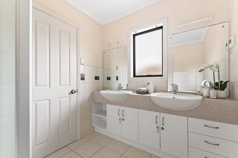 Photo of property in 42 Parkwood Crescent, Gulf Harbour, Whangaparaoa, 0930