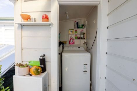 Photo of property in 28 Fox Street, Woodville, 4920