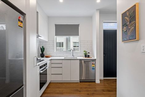 Photo of property in 2/30 Pirie Street, Mount Victoria, Wellington, 6011