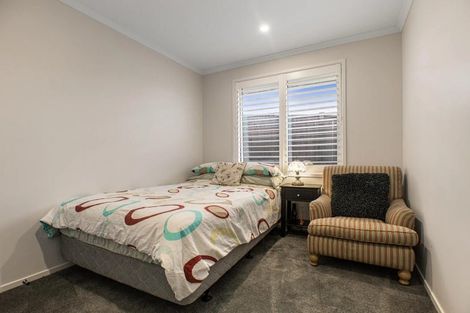 Photo of property in 8 Tahuna Minhinnick Drive, Glenbrook, 2681