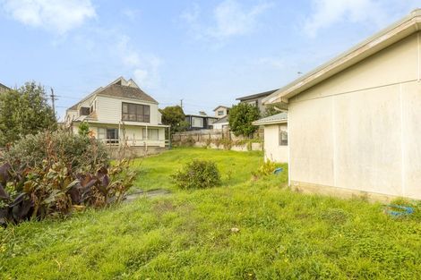 Photo of property in 122 Seaview Road, Paraparaumu Beach, Paraparaumu, 5032