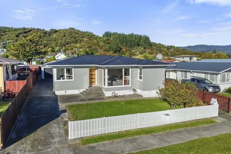 Photo of property in 40 Momona Street, Wainuiomata, Lower Hutt, 5014