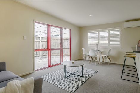 Photo of property in 37 Edmonton Road, Henderson, Auckland, 0612