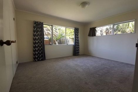 Photo of property in 21 Raelene Place, Massey, Auckland, 0614