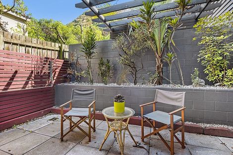 Photo of property in 394 The Esplanade, Island Bay, Wellington, 6023