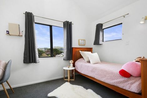 Photo of property in 6 Saunders Close, Whitby, Porirua, 5024