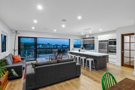 Photo of property in 39 Bayview Park Lane, Orewa, 0931