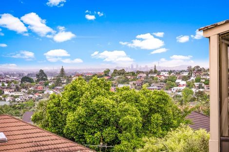 Photo of property in 2/19 Cassandra Grove, Totara Vale, Auckland, 0629