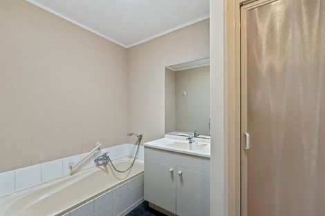 Photo of property in 76 Barbados Drive, Unsworth Heights, Auckland, 0632