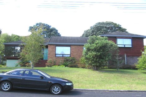 Photo of property in 2/1 Seaton Road, Murrays Bay, Auckland, 0630
