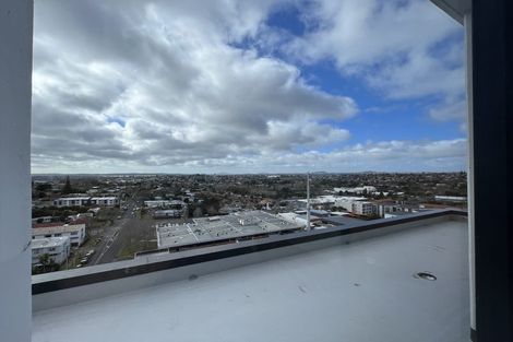 Photo of property in 1 Buscomb Avenue, Henderson, Auckland, 0610
