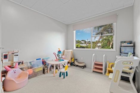 Photo of property in 24 Normanton Street, Glenfield, Auckland, 0629