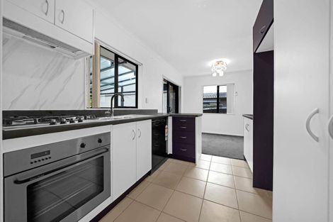 Photo of property in 69a Awaroa Road, Sunnyvale, Auckland, 0612