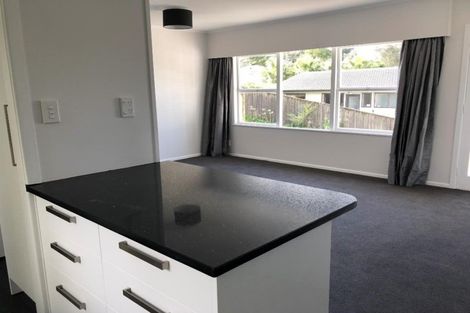 Photo of property in 6a Tallington Crescent, Torbay, Auckland, 0630