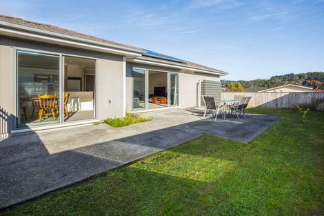 Photo of property in 11 Henrietta Maxwell Grove, Wainuiomata, Lower Hutt, 5014