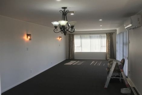 Photo of property in 22 Hartley Terrace, Massey, Auckland, 0614