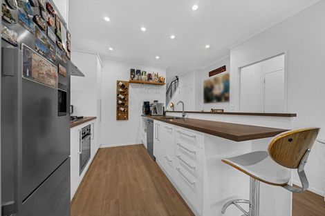 Photo of property in 4 Matairangi Avenue, Totara Heights, Auckland, 2105