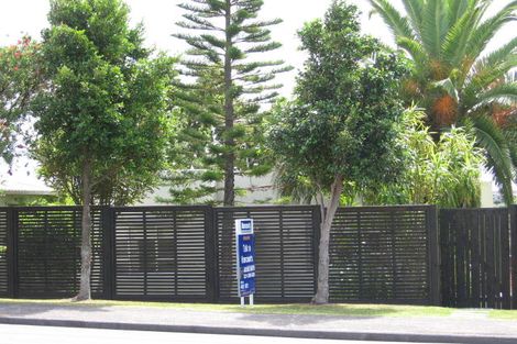 Photo of property in 1/58 Target Road, Totara Vale, Auckland, 0629