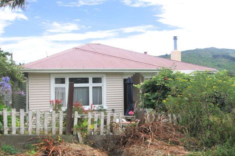 Photo of property in 8 Putnam Street, Northland, Wellington, 6012