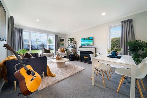 Photo of property in 23 Cornwall Street, Te Atatu South, Auckland, 0610