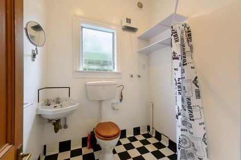 Photo of property in 2 Howard Street, Mount Cook, Wellington, 6021