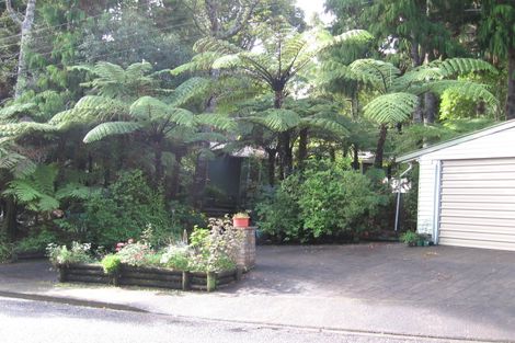 Photo of property in 22 Ngaio Road, Titirangi, Auckland, 0604