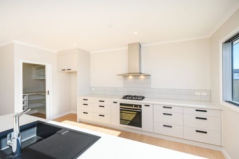 Photo of property in 49 Atlantic Drive, Fitzherbert, Palmerston North, 4410