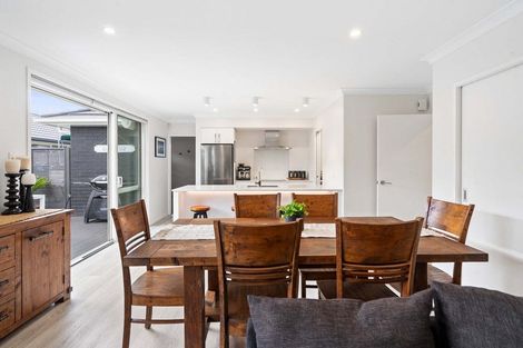 Photo of property in 38 Hiria Crescent, Papamoa Beach, Papamoa, 3118