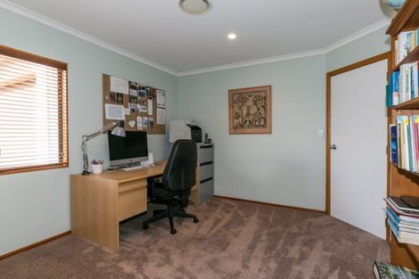 Photo of property in 14 Washington Place, Havelock North, 4130