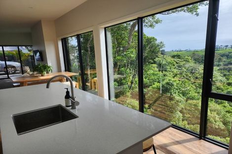 Photo of property in 2 Wairau Road, Oakura, 4374