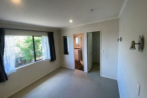 Photo of property in 2/16 Roberts Road, Glenfield, Auckland, 0629