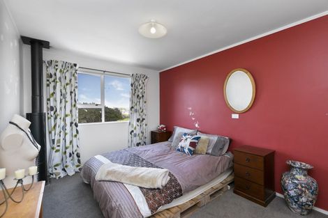 Photo of property in 23b Kingsbridge Place, Newlands, Wellington, 6037