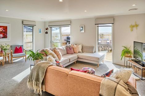 Photo of property in 4 Hull Place, Whitby, Porirua, 5024