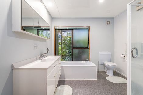 Photo of property in 10 The Crowsnest, Whitby, Porirua, 5024